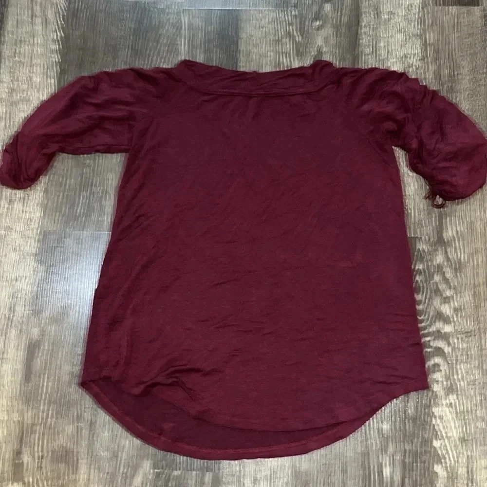 Red BKE size medium quarter length sleeve top - Picture 2 of 2